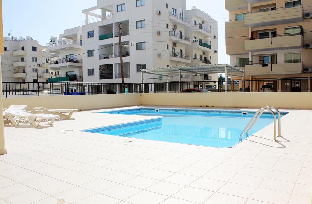 Makenzy Apartment Lárnaca Exterior foto
